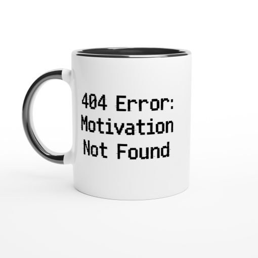 Vit mugg med svart pixlig text “404 Error: Motivation Not Found” – rolig mugg för programmerare och kontorsnördar