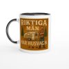 Mugg med texten “Riktiga män har husvagn”, retrodesign med man och husvagn – perfekt present till campingälskare