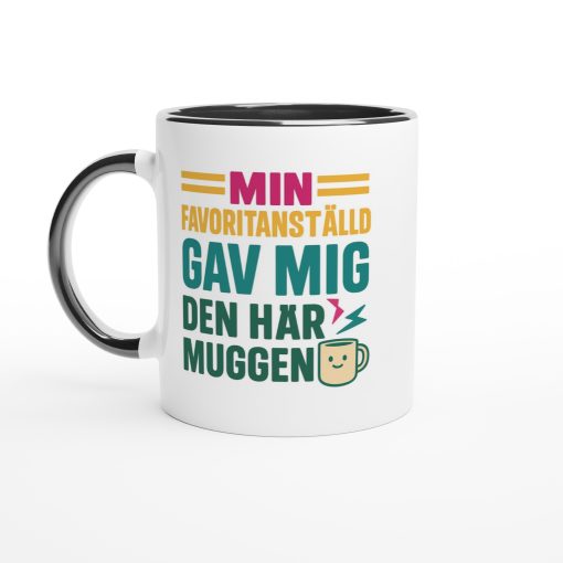 Vit mugg med färgglad text “Min favoritanställd gav mig den här muggen” – rolig present med tryck till chef eller kollega