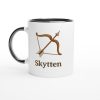 Vit mugg med motiv av pil och båge samt texten “Skytten” – mugg med tryck för stjärntecknet Skytten