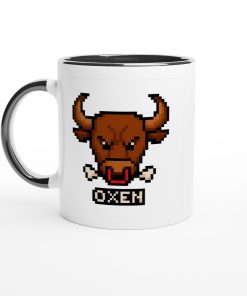 Vit mugg med pixelgrafik av arg oxe och texten “Oxen” – rolig mugg med tryck i 8-bitstil för stjärntecknet Oxen
