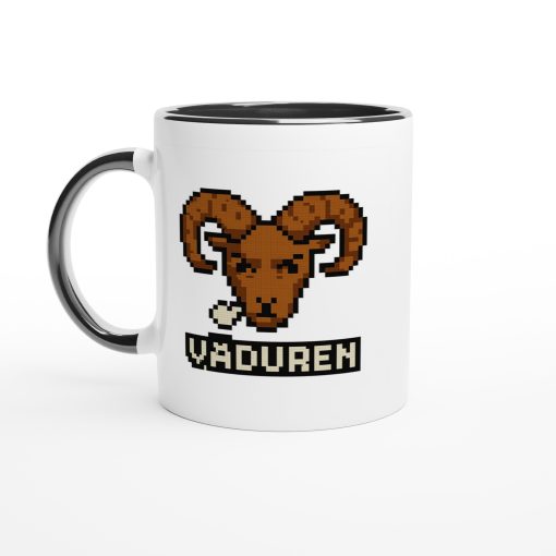 Vit mugg med pixelgrafik av ett bagghuvud och texten “Väduren” – rolig mugg med tryck i retrostil för stjärntecknet Väduren